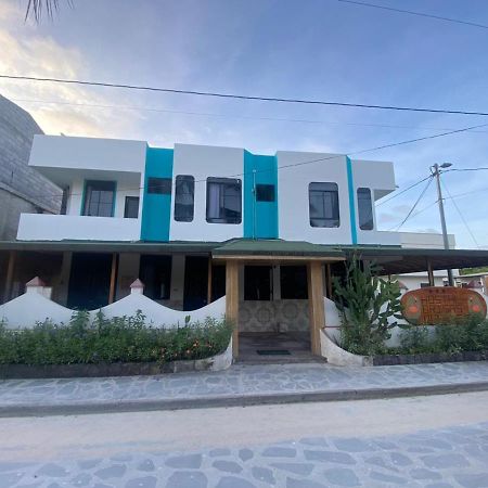 Hostal Brisas Del Mar Puerto Villamil Exterior photo