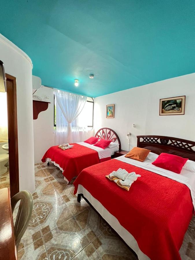 Hostal Brisas Del Mar Puerto Villamil Exterior photo
